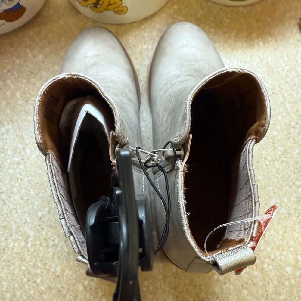 Youth Sz 5 Ankle Boots Side Zip Silver Toupee Shoes Wonder Nation Brand New